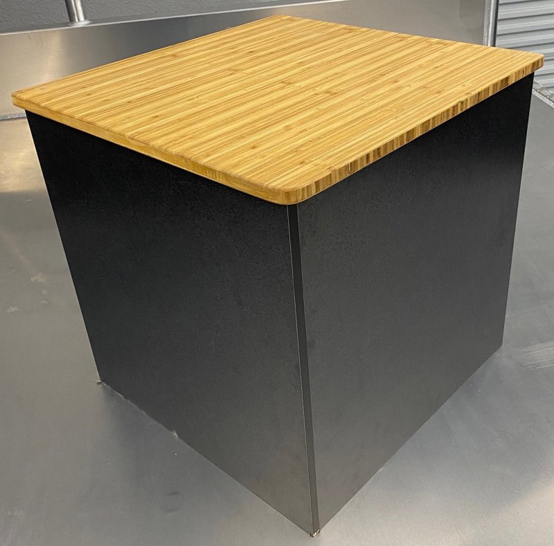 fwc_moebel_front_black_hexa_platte_bamboo