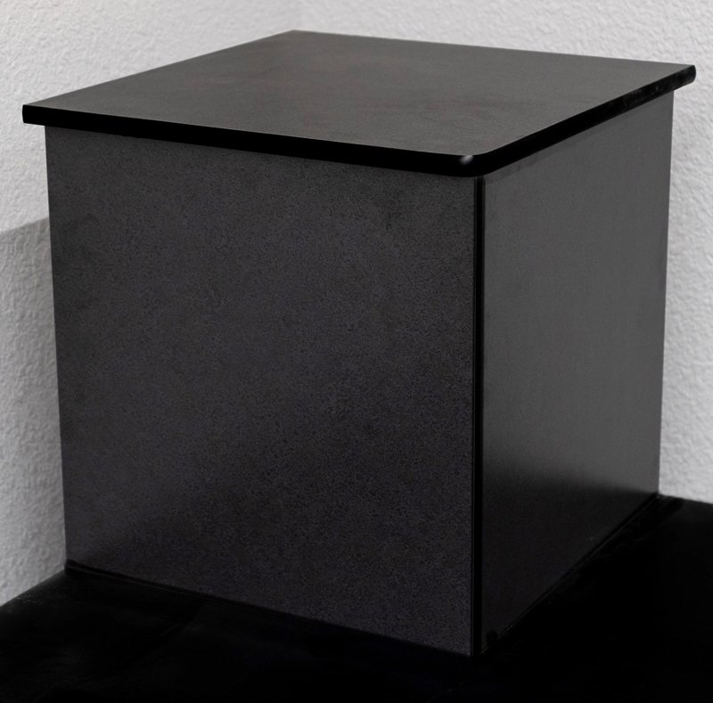 fwc_moebel_front_black_hexa_platte_black_oxide