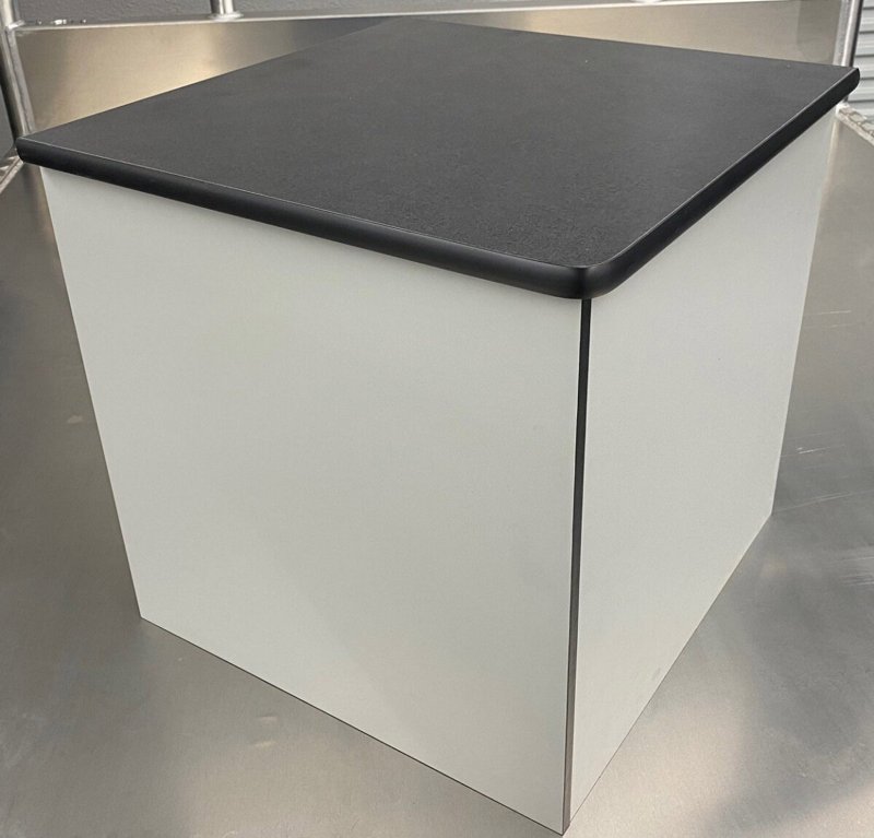fwc_moebel_front_grey_hexa_platte_black_oxide